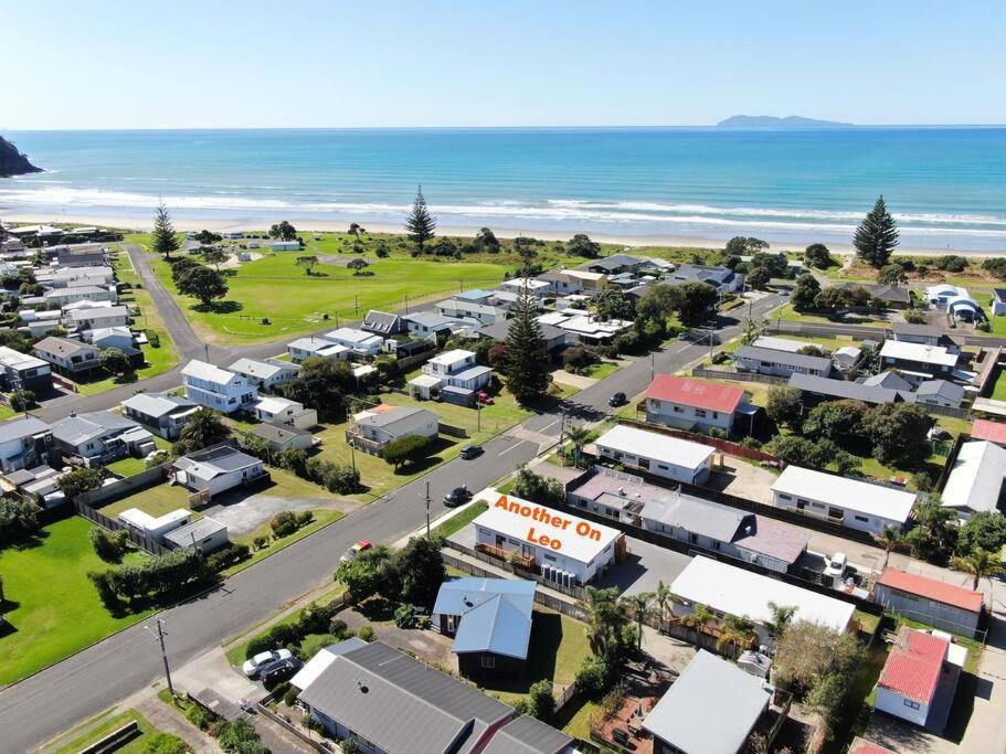 Another On Leo Waihi Eksteriør bilde